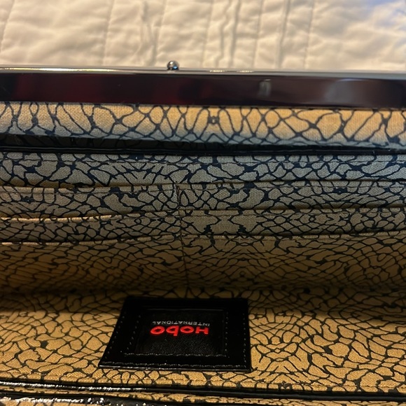 Chic Black Patent Leather HOBO shoulder bag - Picture 9 of 15